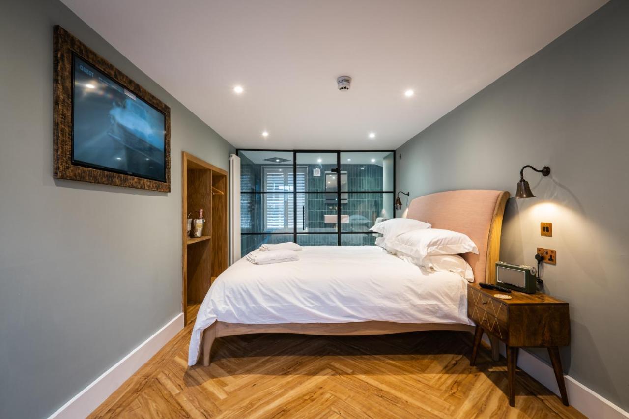 The White House Hotel Bowness-on-Windermere Exterior foto A bedroom at The Swan