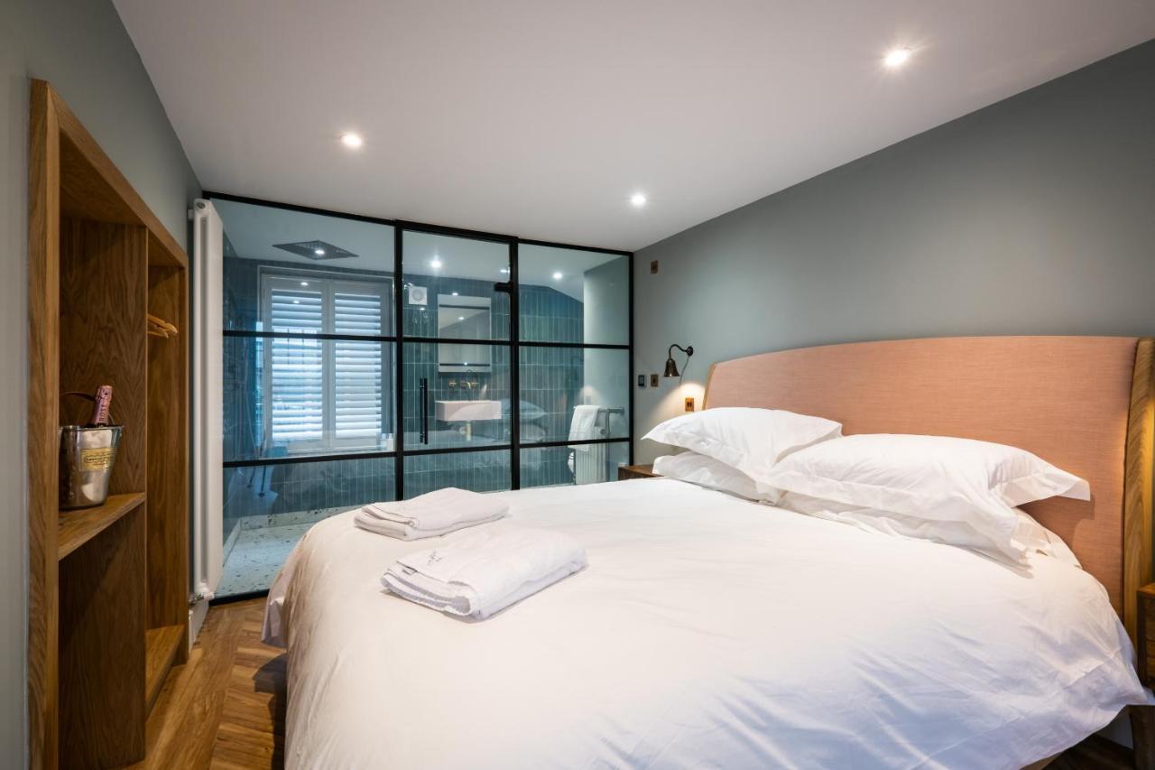 The White House Hotel Bowness-on-Windermere Exterior foto A bedroom at the hotel