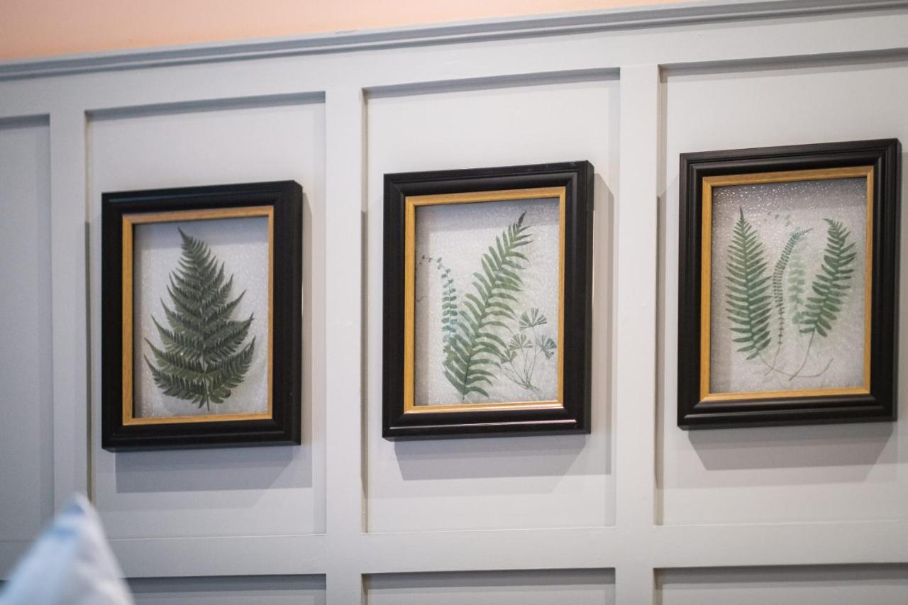 The White House Hotel Bowness-on-Windermere Exterior foto Framed fern prints