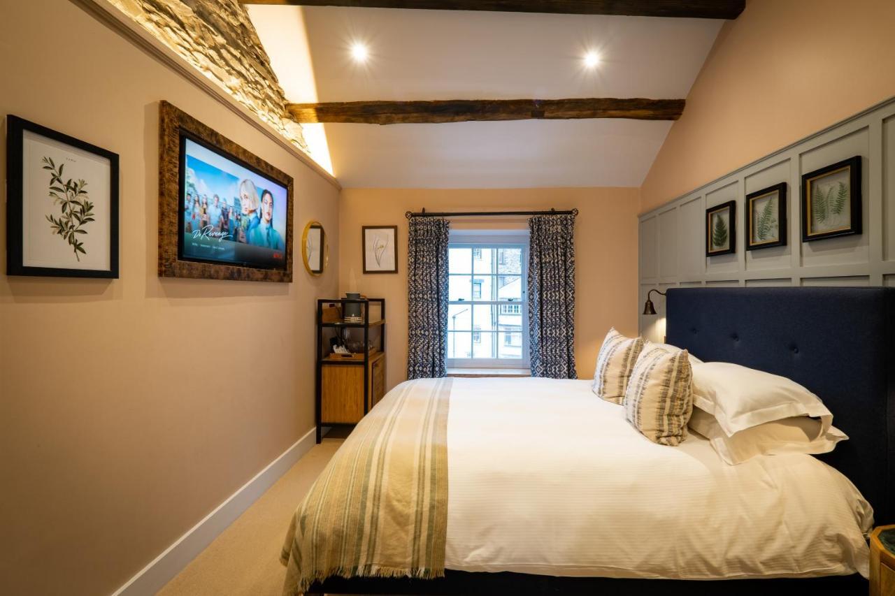 The White House Hotel Bowness-on-Windermere Exterior foto A bedroom at The Swan