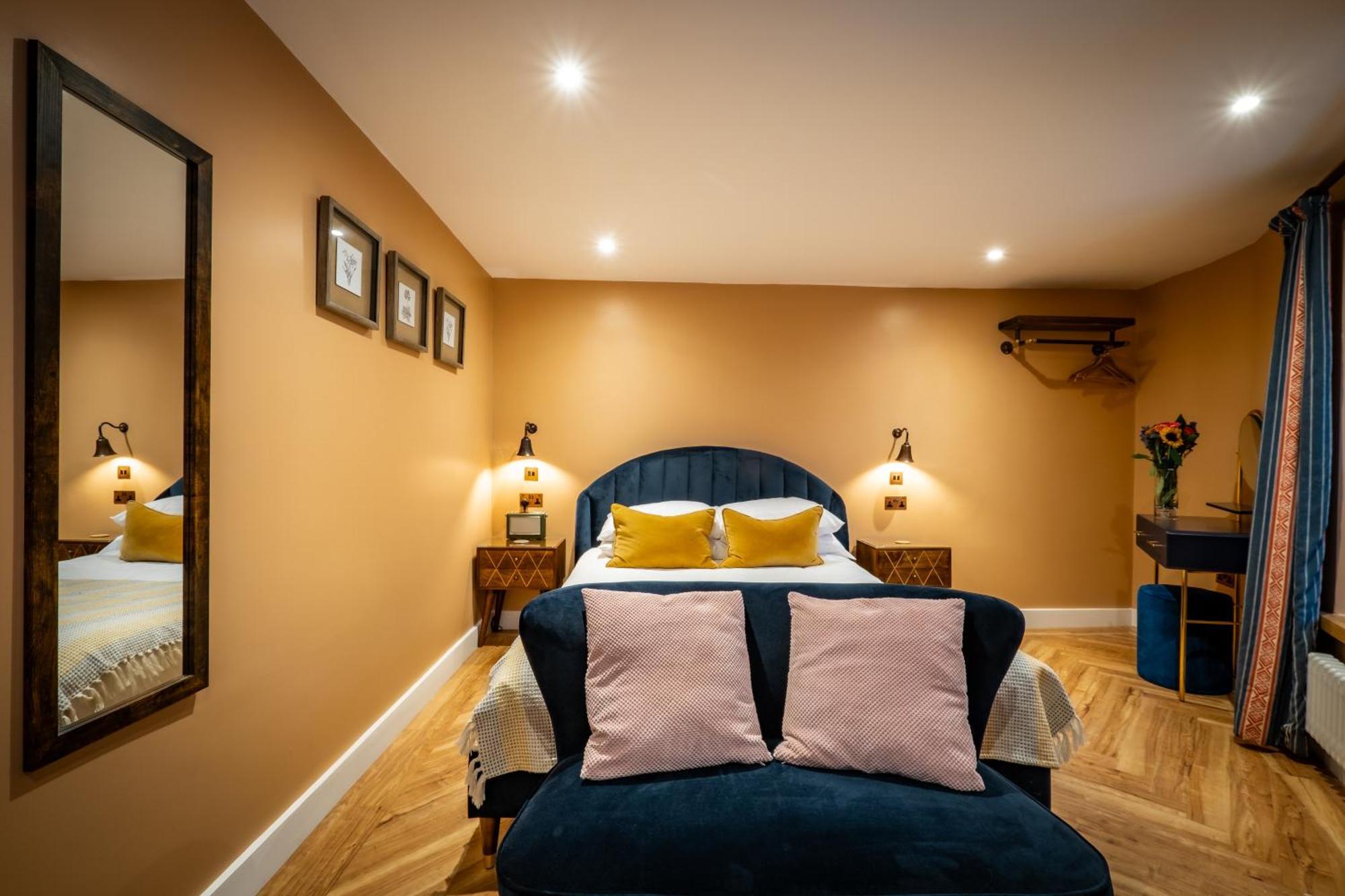 The White House Hotel Bowness-on-Windermere Exterior foto The bedroom at The Old Post Office