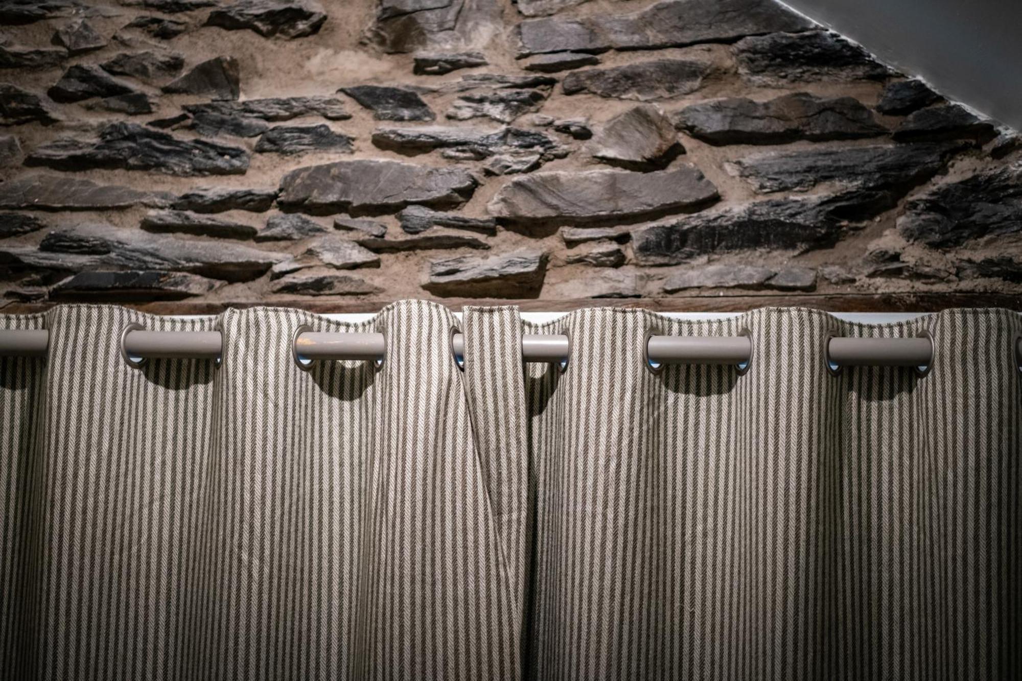 The White House Hotel Bowness-on-Windermere Exterior foto Detail of the wall of the "House of the Sun"